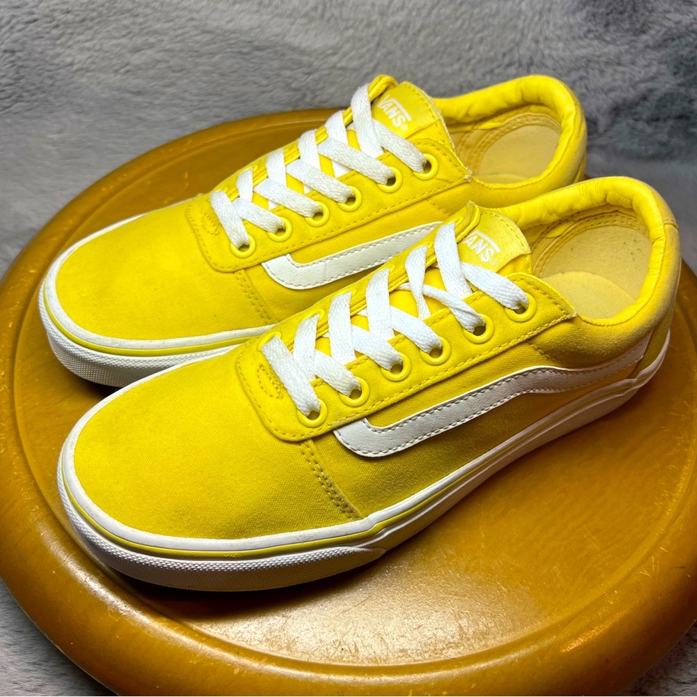 Women’s size 7 Vans Old Skool Banana’s